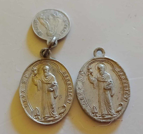 Due medagliette vintage san - due,